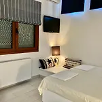 Pebbles فيلة Trikovilon